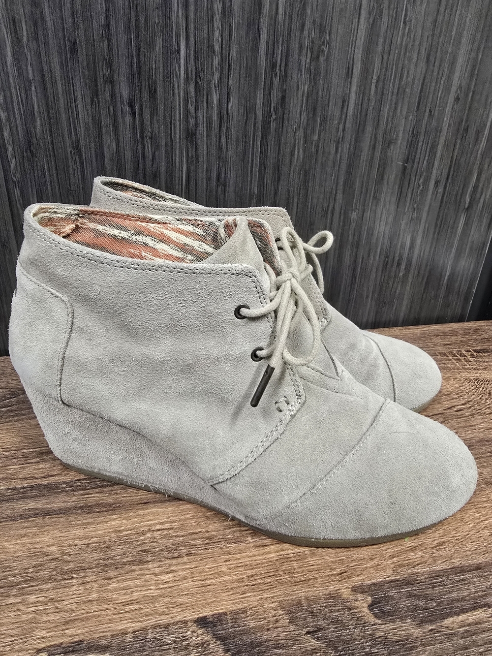 TOMS Suede Desert Wedge Ankle Booties Gray Taupe Lace Up Women's Size 11